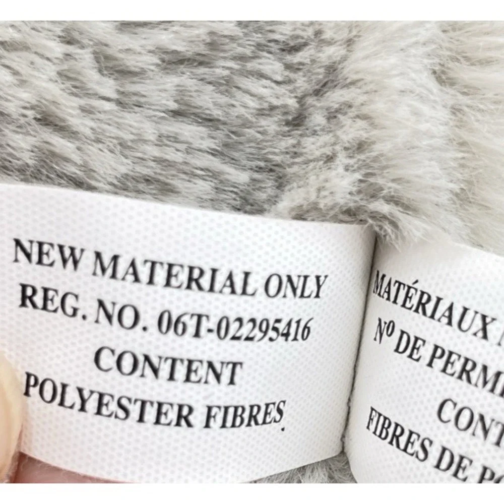 Bass Pro Grey White Timber Wolf Laying Spring 2019 14